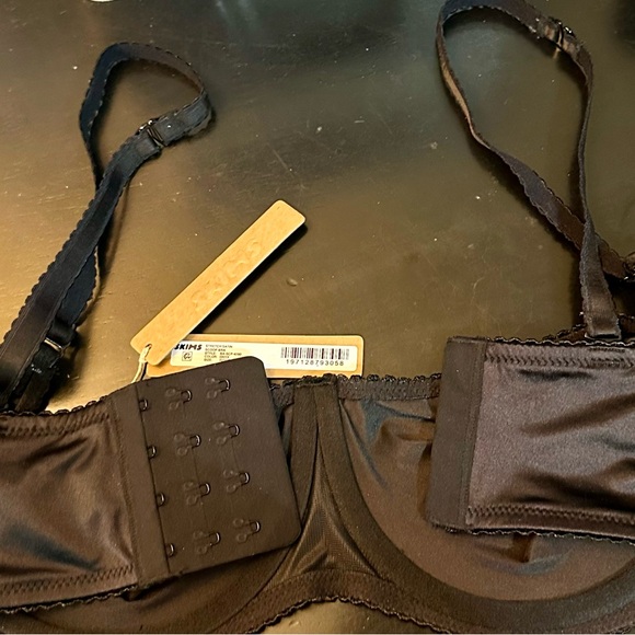 Skims Stretch Satin Scoop Bra (NWT) 32DDD - Picture 2 of 3